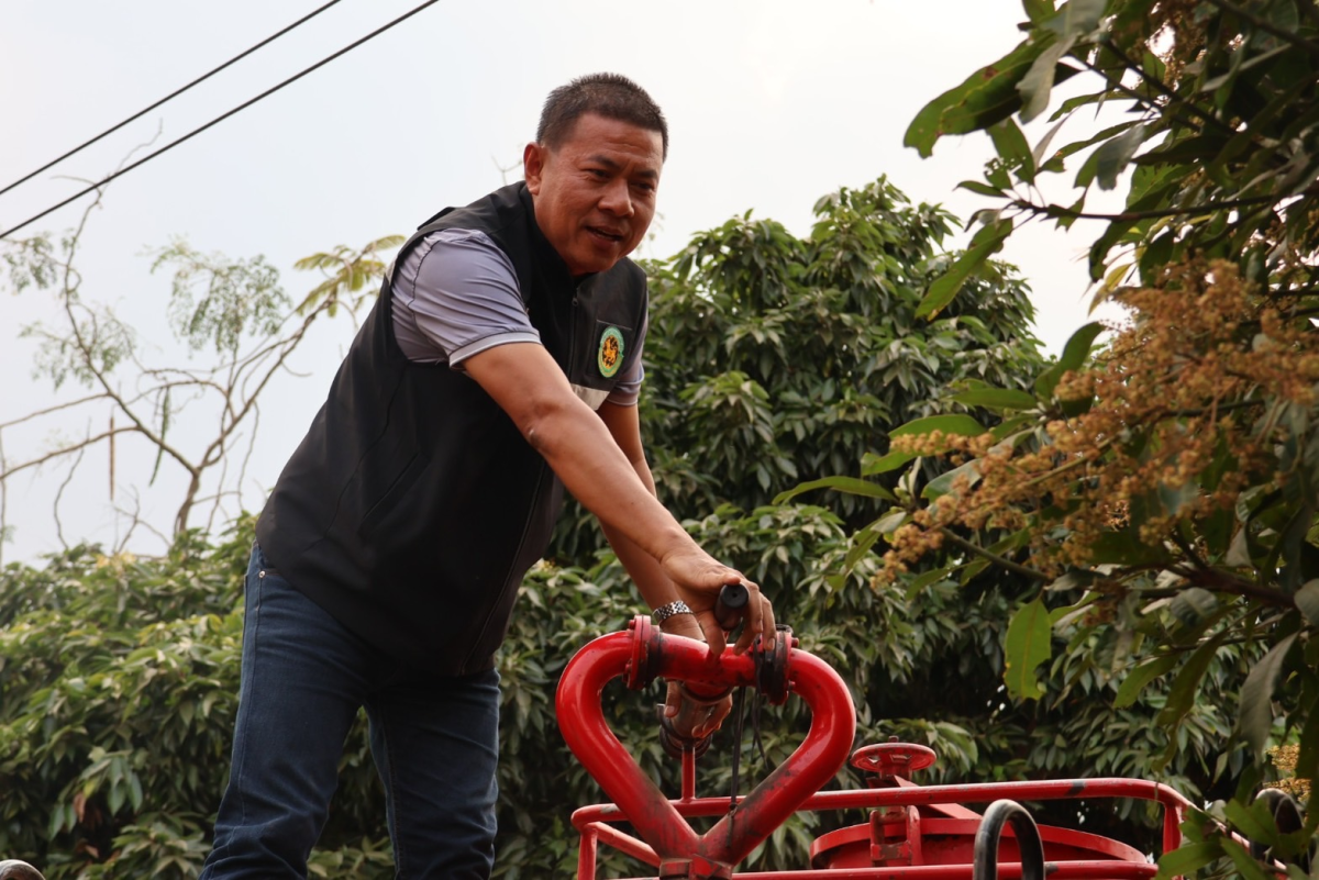 ลงพื้นที่นำรถบรรทุกน้ำให้ความช่วยเหลือประชาชน