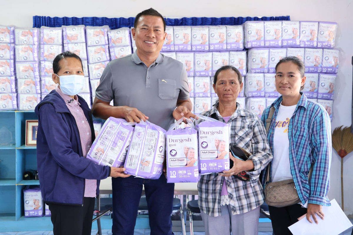 มอบผ้าอ้อมผู้ใหญ่ให้ผู้ที่มีภาวะป่วยติดเตียง ณ เทศบาลตำบลจระเข้หิน