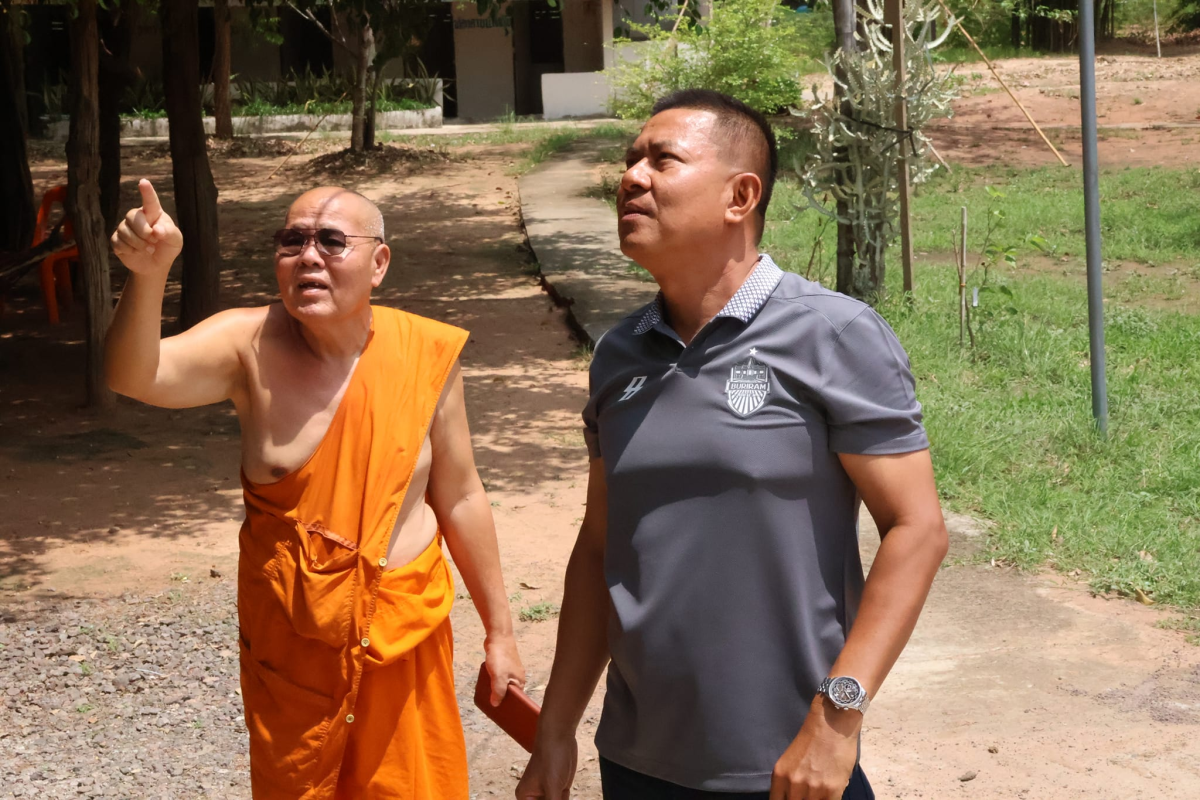ลงพื้นที่ดำเนินการซ่อมแซมสายไฟฟ้าที่ชำรุด ณ วัดปราสาททอง