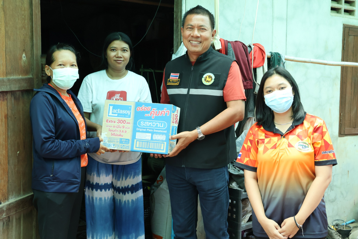 ลงพื้นที่เยี่ยมบ้านมอบผ้าอ้อมผู้ใหญ่ให้ผู้ที่มีภาวะพึ่งพิง ติดบ้าน ติดเตียง ณ เขตเทศบาลตำบลจระเข้หิน