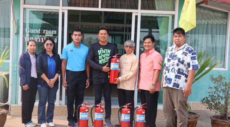 ลงพื้นที่มอบถังดับเพลิงให้แก่โรงเรียนชุมชนจระเข้หินและประชาชน