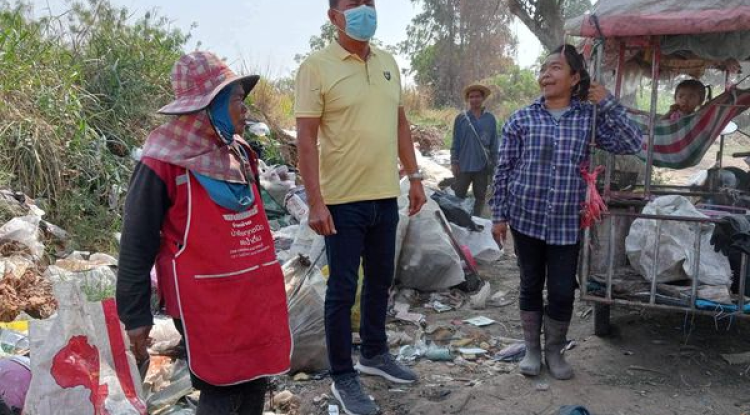 ลงพื้นที่ ดับไฟที่ไหม้บ่อขยะเพื่อเป็นการระงับมลพิษเกี่ยวกับควันและฝุ่นpm2.5