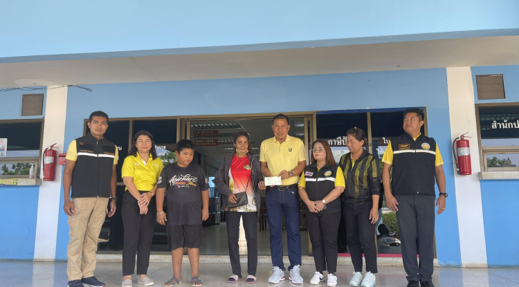 มอบเงินช่วยเหลือผู้ประสบวาตภัย 