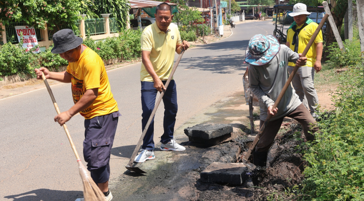 ลงพื้นที่ลอกท่อระบายน้ำ ณ หมู่ที่ 2 ตำบลจระเข้หิน อำเภอครบุรี จังหวัดนครราชสีมา