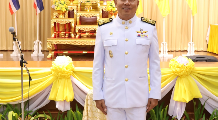 พิธีรับพระราชทานพระบรมฉายาลักษณ์พระบาทสมเด็จพระเจ้าอยู่หัวที่ฉายกับสมเด็จพระนางเจ้าฯพระบรมราชินี 