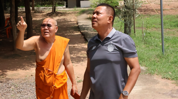 ลงพื้นที่ดำเนินการซ่อมแซมสายไฟฟ้าที่ชำรุด ณ วัดปราสาททอง 