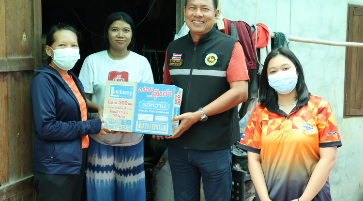 ลงพื้นที่เยี่ยมบ้านมอบผ้าอ้อมผู้ใหญ่ให้ผู้ที่มีภาวะพึ่งพิง ติดบ้าน ติดเตียง ณ เขตเทศบาลตำบลจระเข้หิน