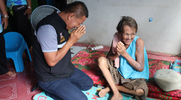 ลงพื้นที่ปรับภูมิทัศน์ตัดแต่งกิ่งไม้ให้แก่ประชาชนชาวเทศบาลตำบลจระเข้หิน