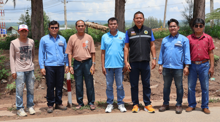 ลงพื้นที่ลอกรางระบายน้ำเพื่อกําจัดสิ่งปฏิกูลและเศษขยะมูลฝอย 