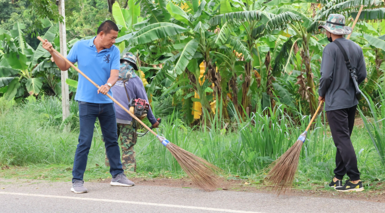 ลงพื้นที่ปรับภูมิทัศน์ตัดแต่งกิ่งไม้ให้แก่ประชาชนชาวเทศบาลตำบลจระเข้หิน