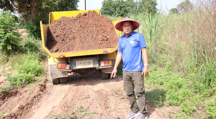 ลงพื้นที่ซ่อมแซมถนนเพื่อความปลอดภัยในการใช้รถใช้ถนน เกิดจากปัญหาน้ำกัดเซาะถนนเป็นหลุมขนาดใหญ่ 