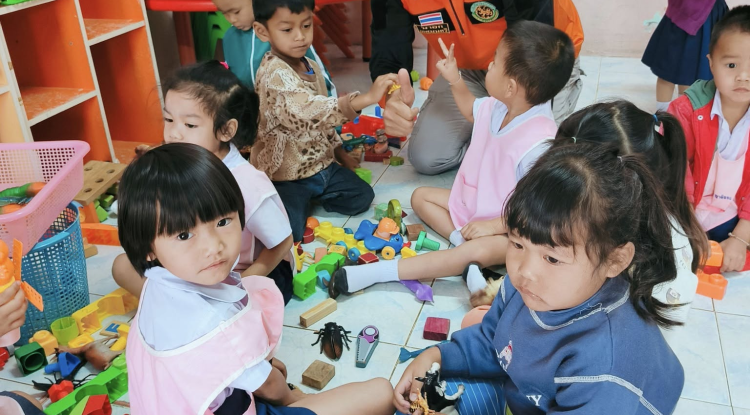 ลงพื้นที่ตรวจเช็คอุปกรณ์การเล่นและอุปกรณ์ที่ใช้สำหรับอุปโภค บริโภค เพื่อความสะอาดและปลอดภัยของนักเรียนศูนย์พัฒนาเด็กเล็กชุมชนจระเข้หินและศูนย์พัฒนาเด็กเล็กบ้านไผ่