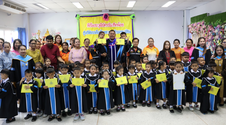 โครงการมอบวุฒิบัตร บัณฑิตน้อย เทศบาลตำบลจระเข้หิน ประจำปีการศึกษา 2568