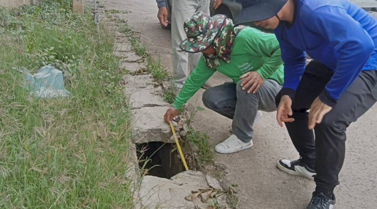 ลงพื้นที่ซ่อมแซมถนน ซ่อมแซมรางระบายน้ำและ ปรับภูมิทัศน์ 