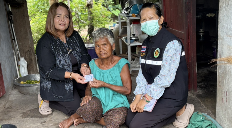 ลงพื้นที่มอบบัตรผู้พิการ ในเขตเทศบาลตำบลจระเข้หิน