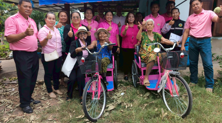 ลงพื้นที่มอบรถเข็นโยกโดยได้รับการสนับสนุนจากสำนักงานพัฒนาสังคมและความมั่นคงของมนุษย์จังหวัดนครราชสีมา ตามโครงการจัดหากายอุปกรณ์สำหรับช่วยเหลือคนพิการ เพื่อเฉลิมพระเกียรติพระบาทสมเด็จพระเจ้าอยู่หัว เนื่องในโอกาสพระราชพิธีเฉลิมพระชนมพรรษา 6 รอบ