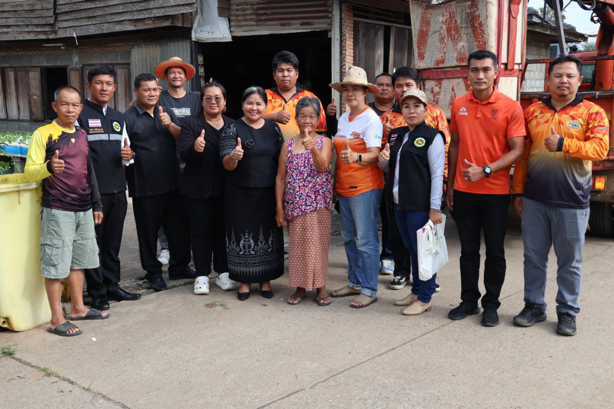 ลงพื้นที่ซ่อมแซมหลังคาบ้านที่ถูกผลกระทบจากเหตุวาตภัยพายุฝนลมกระโชกแรง ตามคำร้องที่ส่งมาที่สำนักงานเทศบาลตำบลจระเข้หิน ณ หมู่ที่ 2 ตำบลจระเข้หิน อำเภอครบุรี จังหวัดนครราชสีมา 