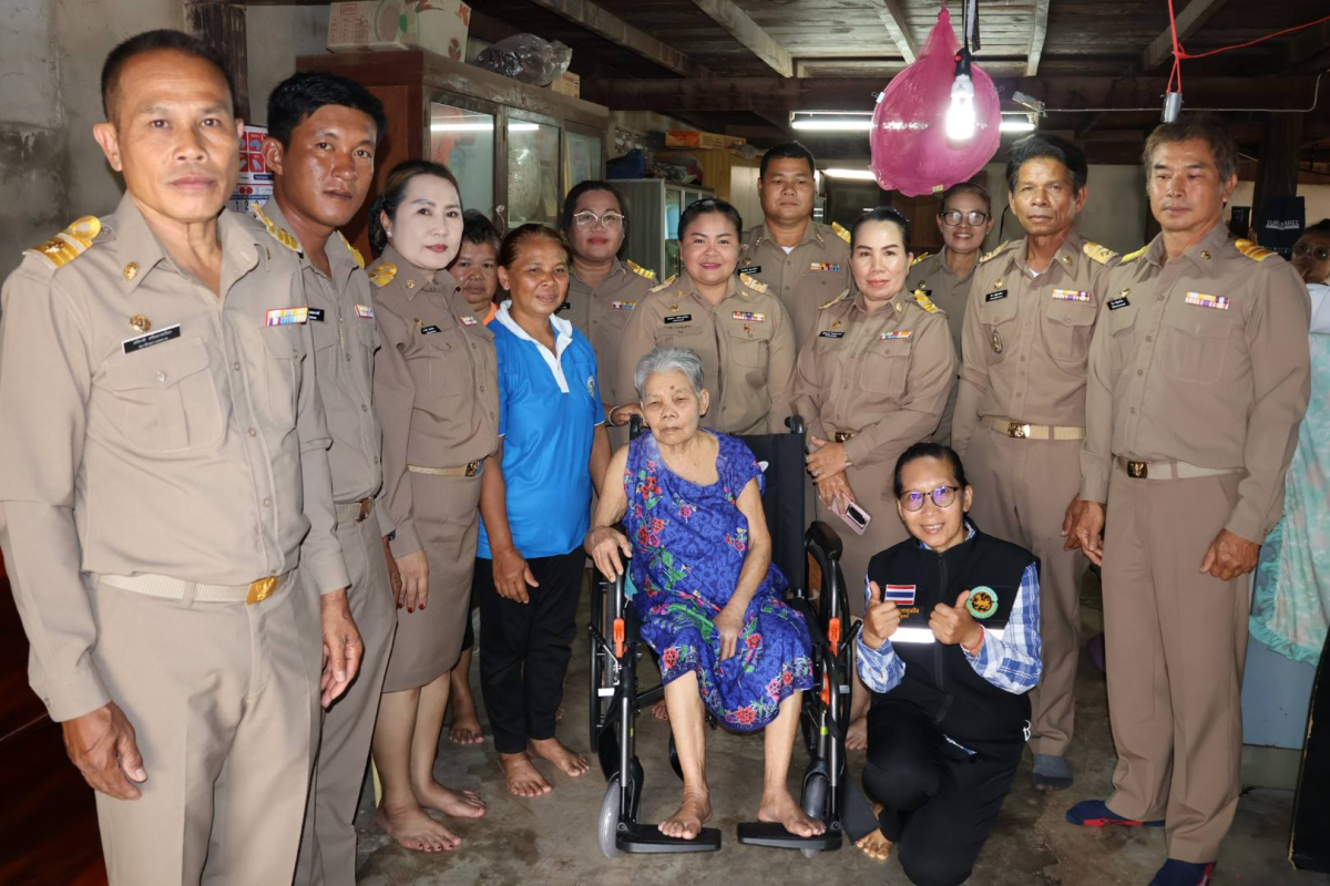 ลงพื้นที่มอบรถเข็นให้แก่นางตุ๊ ย่อมกระโทก บ้านจระเข้หินหมู่ที่ 2