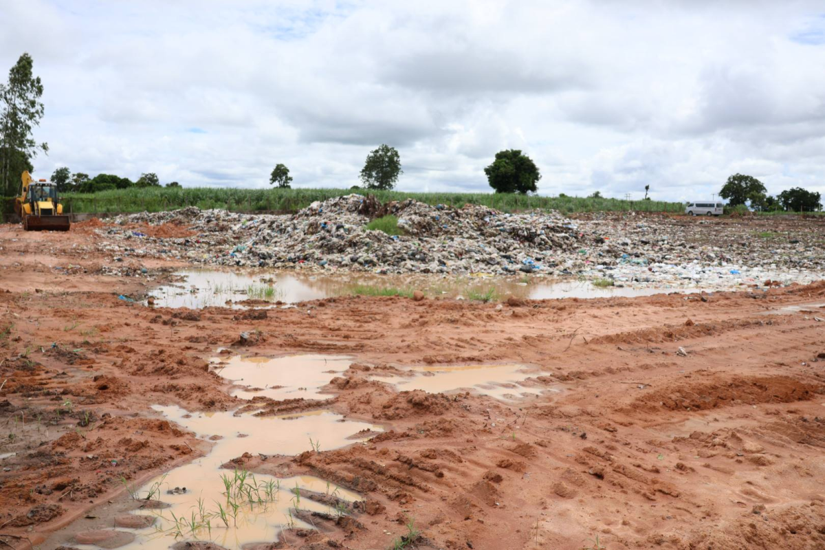 ลงพื้นที่แก้ไขปัญหาบ่อขยะเทศบาลตำบลจระเข้หินและได้ทำการจัดเตรียมพื้นที่สำหรับกิจกรรมวันสิ่งแวดล้อม