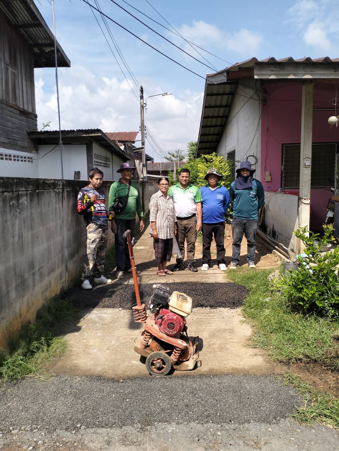 ลงพื้นที่ทำคันกันน้ำให้ประชาชนชาวเทศบาลตำบลจระเข้หินตามคำร้องขอ 