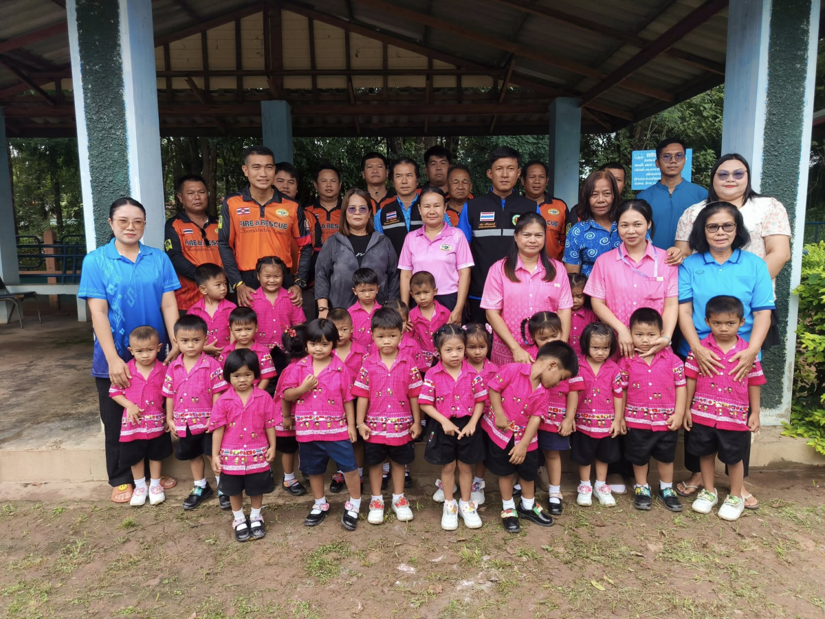 ลงพื้นที่ให้ความรู้ แนะนำ สาธิต การป้องกันอัคคีภัย เพื่อส่งเสริมให้ครู ผู้ดูแลเด็กและเด็กนักเรียนศูนย์พัฒนาเด็กเล็กชุมชนจระเข้หินได้ ได้รู้จักการป้องกันภัยที่เกิดขึ้น ณ ศูนย์พัฒนาเด็กเล็กชุมชนจระเข้หิน ตำบลจระเข้หิน อำเภอครบุรี จังหวัดนครราชสีมา