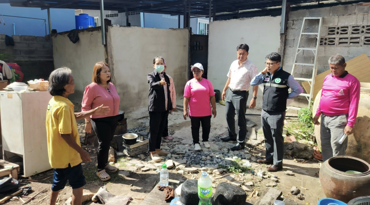 ลงพื้นที่ตรวจสอบและดำเนินการก่อสร้างบ้านนางสาวคำตัน รักอนามัย บ้านจระเข้หินหมู่ที่ 3 และได้ลงพื้นที่สำรวจห้องน้ำของนางสมหวัง แพงตะคุ