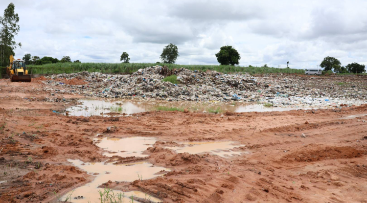 ลงพื้นที่แก้ไขปัญหาบ่อขยะเทศบาลตำบลจระเข้หินและได้ทำการจัดเตรียมพื้นที่สำหรับกิจกรรมวันสิ่งแวดล้อม