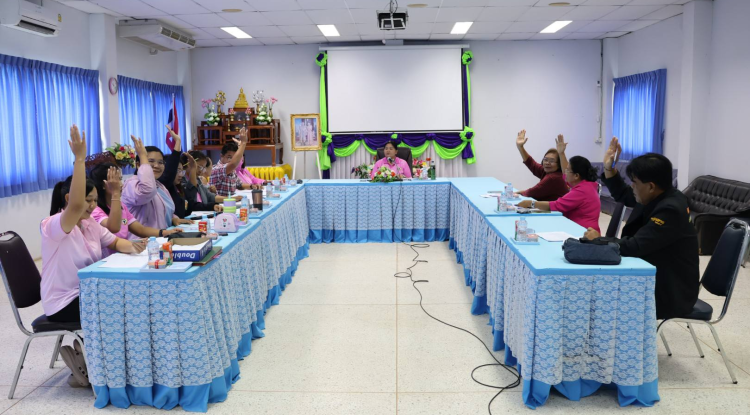 ประชุมเพื่อพิจารณาการเบิกจ่ายเงินให้แก่ผู้ช่วยเหลือผู้ดูแลผู้สูงอายุที่มีภาวะพึ่งพิง (CG)ประจำปี 2568 ณ ห้องประชุมสำนักงานเทศบาลตำบลจระเข้หิน อาคาร 2 ชั้น 2