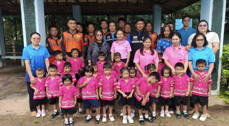 ลงพื้นที่ให้ความรู้ แนะนำ สาธิต การป้องกันอัคคีภัย เพื่อส่งเสริมให้ครู ผู้ดูแลเด็กและเด็กนักเรียนศูนย์พัฒนาเด็กเล็กชุมชนจระเข้หินได้ ได้รู้จักการป้องกันภัยที่เกิดขึ้น ณ ศูนย์พัฒนาเด็กเล็กชุมชนจระเข้หิน ตำบลจระเข้หิน อำเภอครบุรี จังหวัดนครราชสีมา