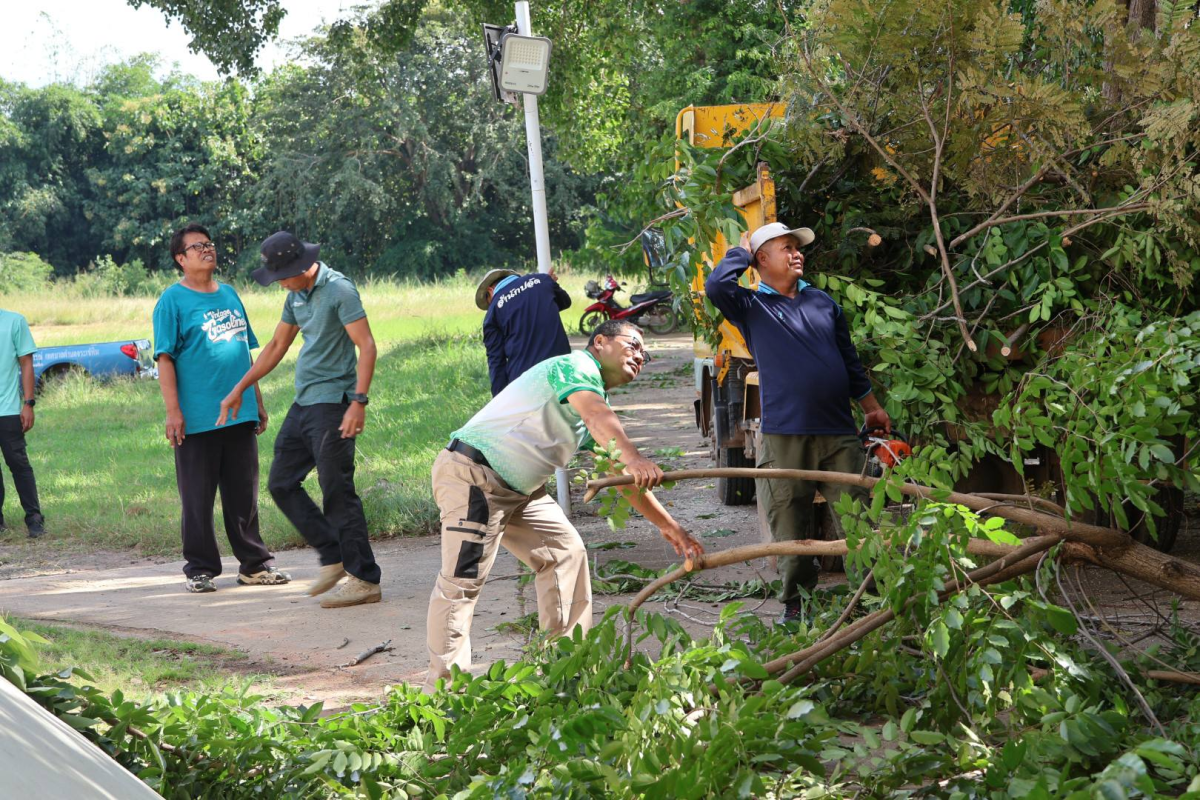 ลงพื้นที่ปรับภูมิทัศน์เพื่อสร้างทัศนียภาพที่ดี ณ บริเวณฌาปนสถานวัดสว่างหนองแวงบ้านไผ่ หมู่ที่ 6 ตำบลจระเข้หิน อำเภอครบุรี จังหวัดนครราชสีมา