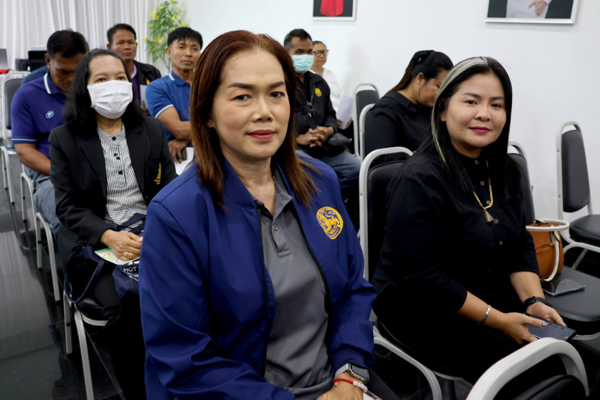 เข้าร่วมการประชุมเพื่อเลือกผู้แทนสภาองค์กรชุมชนตำบลในระดับจังหวัด ผ่านระบบซูมผ่านศูนย์ย่อยจำนวน 10 ศูนย์ ณ ศูนย์ประสานงาน ดร.นรเสฏฐ์ ศิริโรจนกุล สมาชิกสภาผู้แทนราษฏร เขต 12