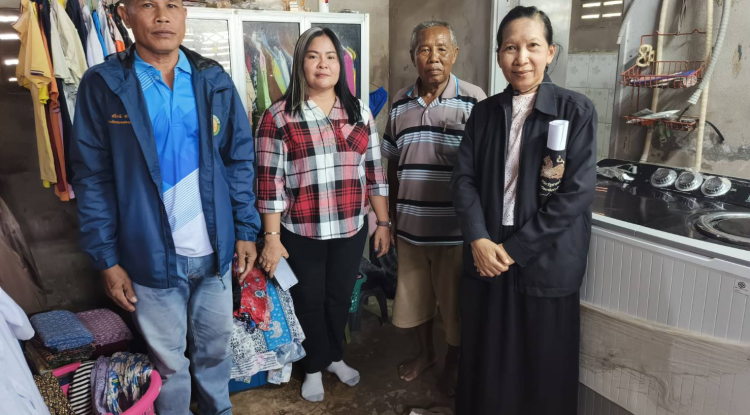 ลงพื้นที่สำรวจบ้านเรือนเพื่อที่จะหาวิธีช่วยเหลือปรับปรุงซ่อมแซมที่อยู่อาศัย ตามโครงการปรับสภาพแวดล้อมและสิ่งอำนวยความสะดวกของผู้สูงอายุให้เหมาะสมและปลอดภัย พ.ศ 2568