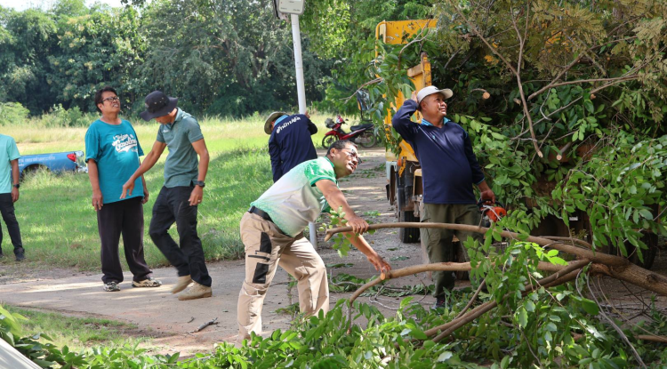 ลงพื้นที่ปรับภูมิทัศน์เพื่อสร้างทัศนียภาพที่ดี ณ บริเวณฌาปนสถานวัดสว่างหนองแวงบ้านไผ่ หมู่ที่ 6 ตำบลจระเข้หิน อำเภอครบุรี จังหวัดนครราชสีมา