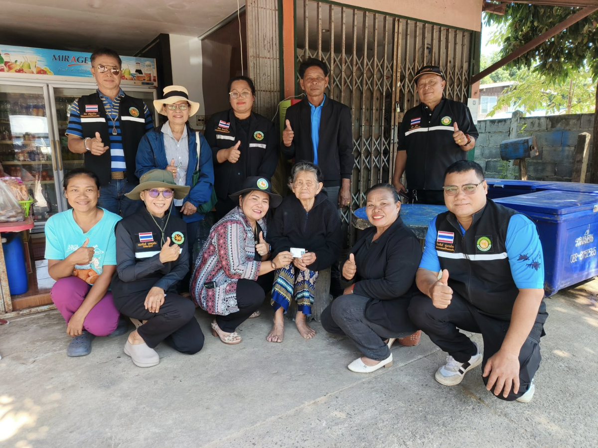 ลงพื้นที่มอบบัตรประจำตัวคนพิการให้แก่ผู้พิการ