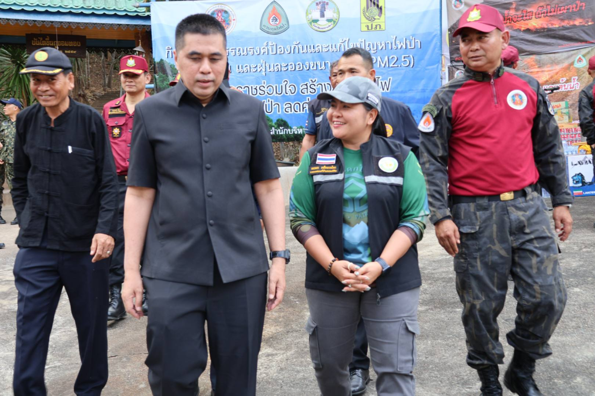 กิจกรรมการรณรงค์ป้องกันและแก้ไขปัญหาไฟป่าหมอกควันและฝุ่นระออละอองขนาดเล็ก(PM2.5)"คนโคราชร่วมใจสร้างแนวกันไฟยับยั้งไฟป่าลดค่า PM2.5" ณ วัดเขาจอมทอง ตำบลจระเข้หิน อำเภอครบุรี จังหวัดนครราชสีมา