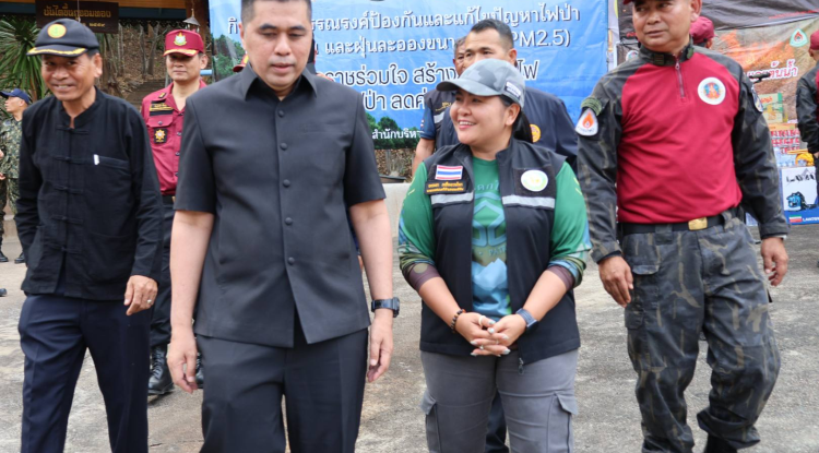 กิจกรรมการรณรงค์ป้องกันและแก้ไขปัญหาไฟป่าหมอกควันและฝุ่นระออละอองขนาดเล็ก(PM2.5)"คนโคราชร่วมใจสร้างแนวกันไฟยับยั้งไฟป่าลดค่า PM2.5" ณ วัดเขาจอมทอง ตำบลจระเข้หิน อำเภอครบุรี จังหวัดนครราชสีมา