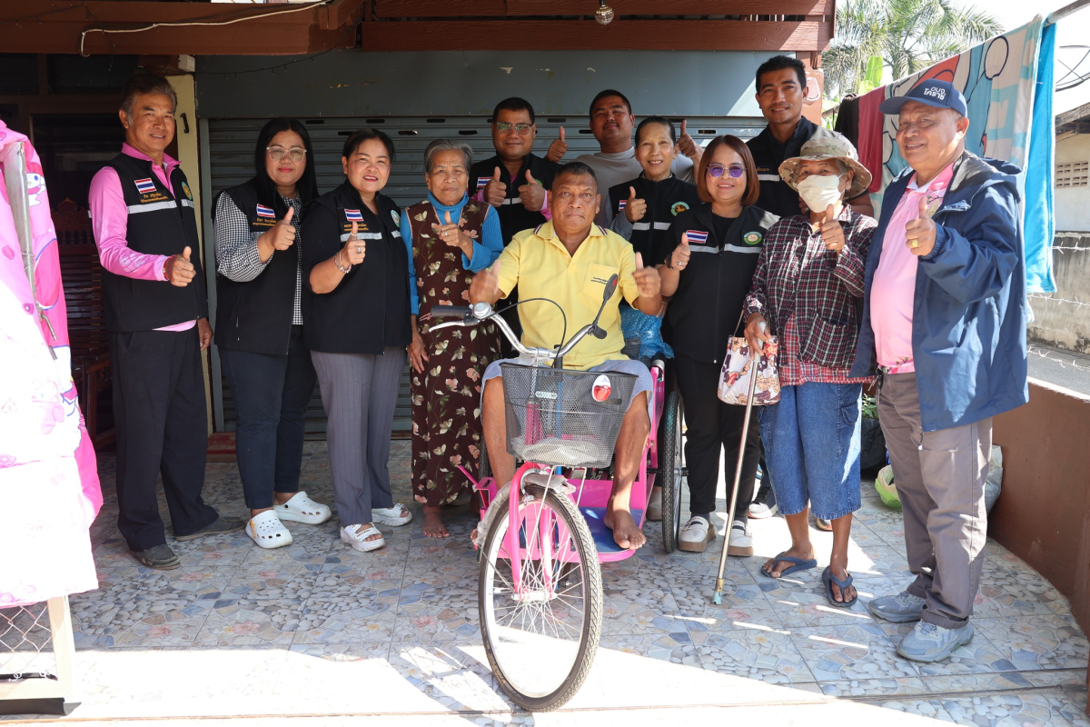 ลงพื้นที่มอบรถเข็นโยกให้แก่นายเฉลิม เหกระโทก ณ หมู่ที่ 3 ตำบลจระเข้หิน อำเภอครบุรี จังหวัดนครราชสีมา