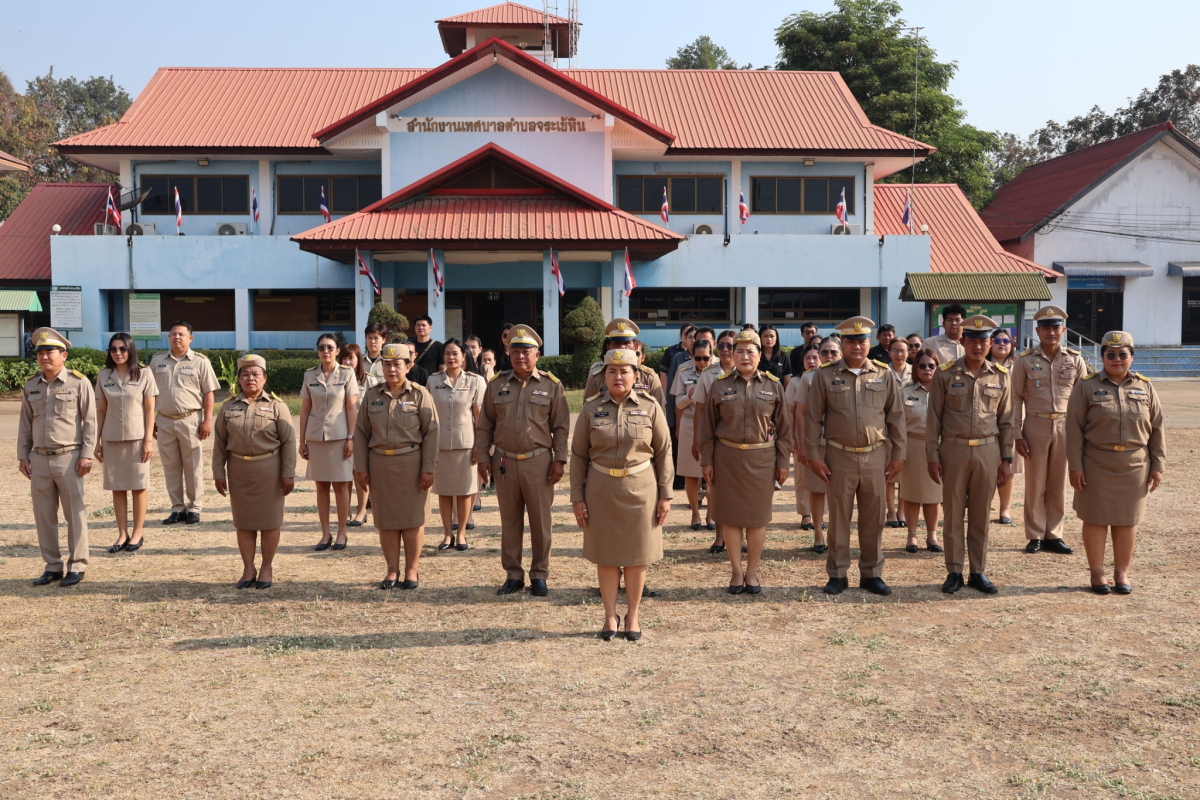 ตั้งแถวเคารพธงชาติไทย 