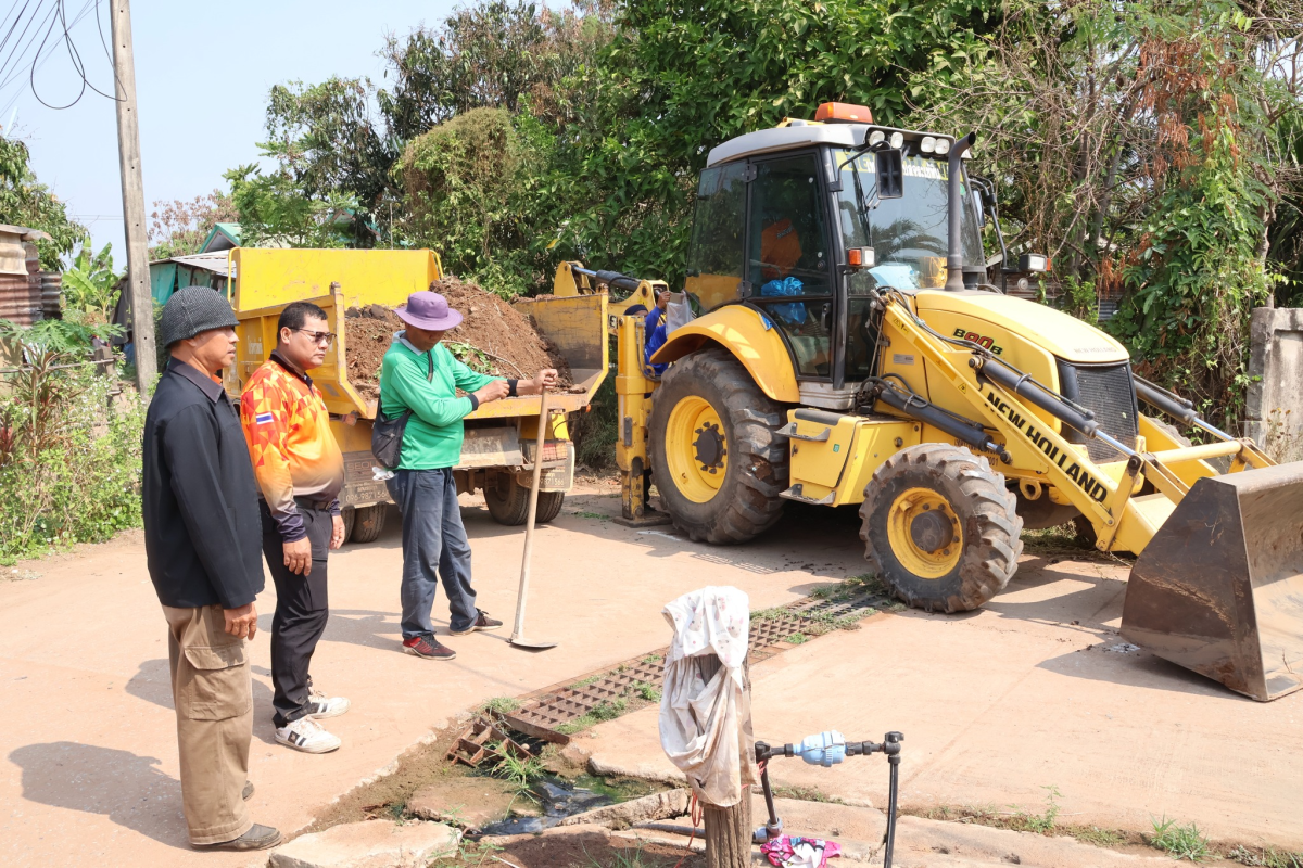 ลงพื้นที่ขุดลอกท่อระบายน้ำเพื่อกำจัดเศษขยะ สิ่งปฏิกูล ดินโคลนซึ่งช่วยเพิ่มประสิทธิภาพการไหลเวียนของน้ำและป้องกันปัญหาน้ำท่วมขังในช่วงฝนตกหนัก 