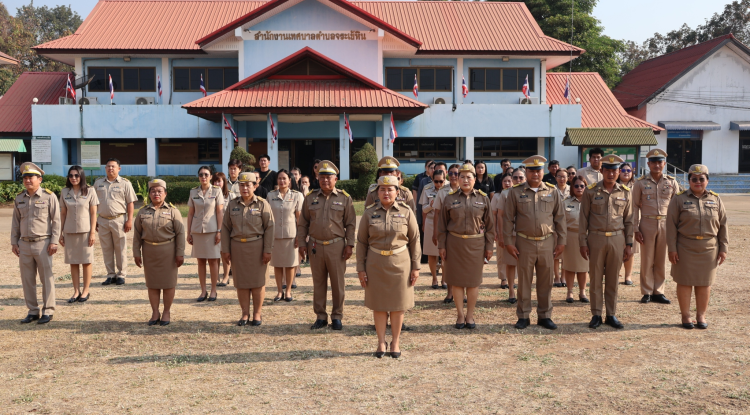 ตั้งแถวเคารพธงชาติไทย 