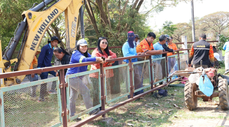 ลงพื้นที่ปรับภูมิทัศน์และแก้ไขปัญหาน้ำเสียบริเวณคลองสวนสาธารณะ 